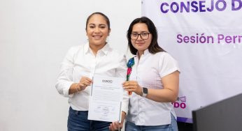 Mary Hernández recibe su constancia como presidenta electa de Felipe Carrillo Puerto