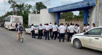 Golpean taxistas a chofer de autobús del Tren Maya en Felipe Carrillo Puerto