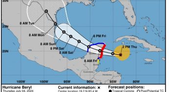 Huracán Beryl baja su intensidad a categoría 2