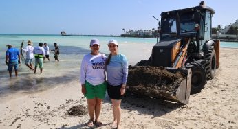 Isla Mujeres intensifica esfuerzos tras inusual invasión de sargazo post-huracán