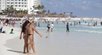 Miles de turistas disfrutan de las bellezas naturales de Cancún, un contundente crecimiento del turismo