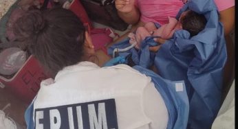 Mujer da a luz en la vía pública en la Región 510 de Cancún