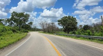 Taxistas de José María Morelos exigen reparación de carreteras federales en mal estado