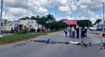 Bloquen avenida CTM, vecinos molestos por humareda de un predio de obra de Cadu