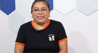 Maestra realiza labor voluntaria para ayudar en casos de autismo