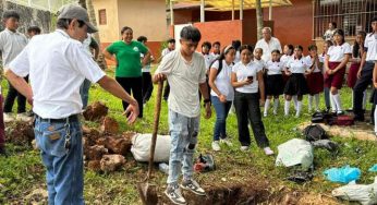 Estudiantes de Telebachillerato de Santa Rosa, en Felipe Carrillo Puerto, aprenden a elaborar composta orgánica