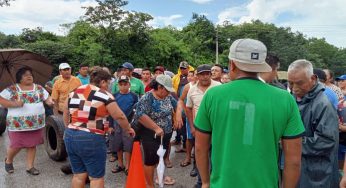 Habitantes de Presidente Juárez bloquean la vía Chetumal – Mérida exigiendo solución a fallas eléctricas