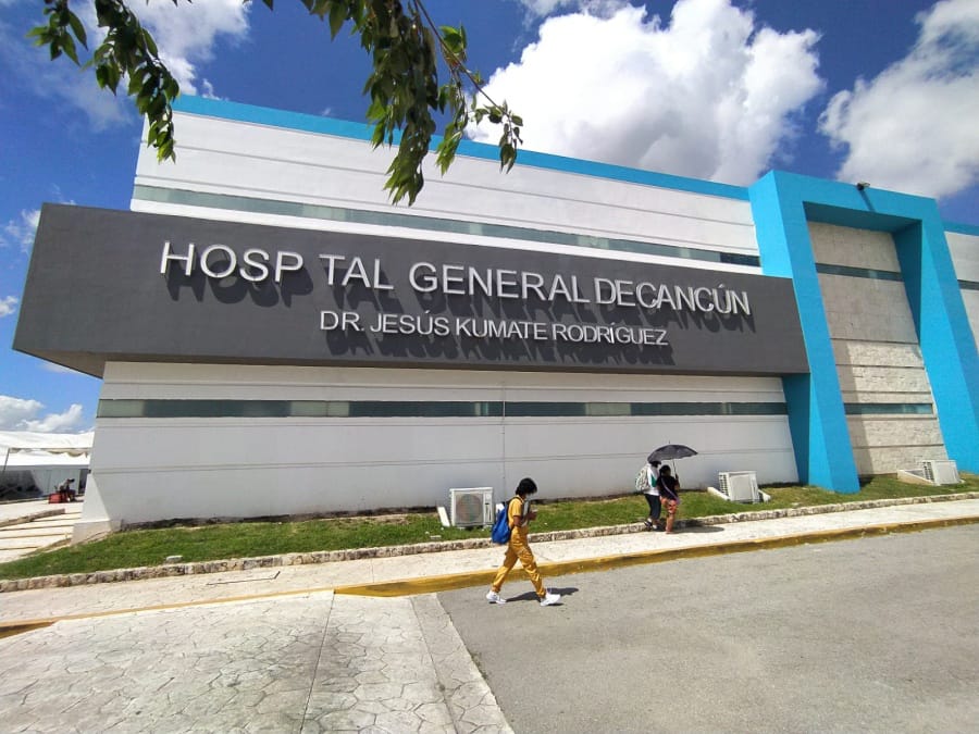 Gobernadora Mara Lezama visita a niño víctima de violencia familiar en Cancún