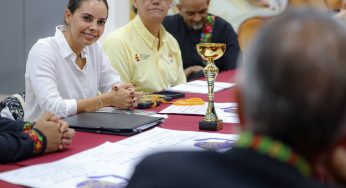Ana Paty Peralta recibe a los integrantes de la Compañía Municipal de Coro de Cancún