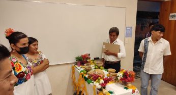 Realizan concurso de altares U Janal Pixan en la Universidad Autónoma de Quintana Roo