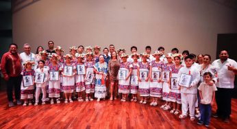 Niños de pueblos mayas participan en el Tercer encuentro internacional de coros infantiles en lenguas indígenas.
