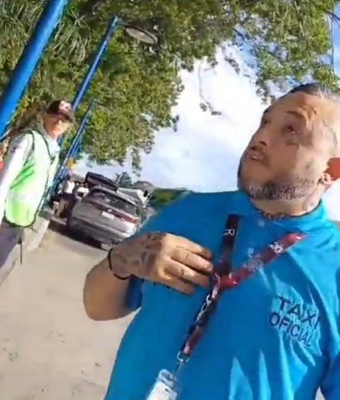 Exhiben turistas hostigamiento de taxista en aeropuerto de Cancún