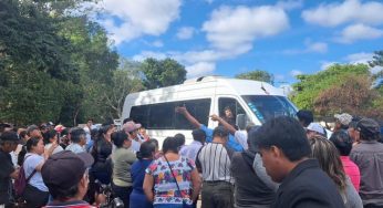 Retienen estudiantes de Tihosuco a directora de las Universidades para el Bienestar; exigen sus títulos