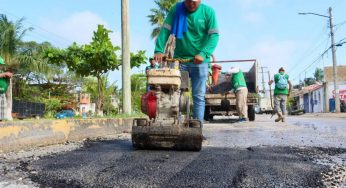 Puerto Morelos refuerza el mantenimiento de sus avenidas con intensas jornadas de bacheo