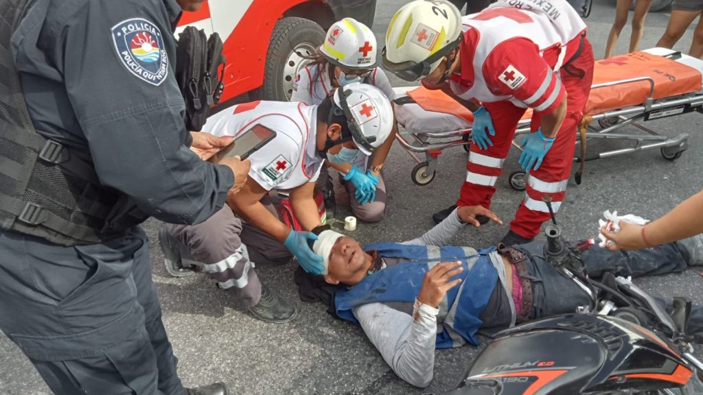Patrulla se pasa un alto y arrolla a motociclista en la Región 227 de ...