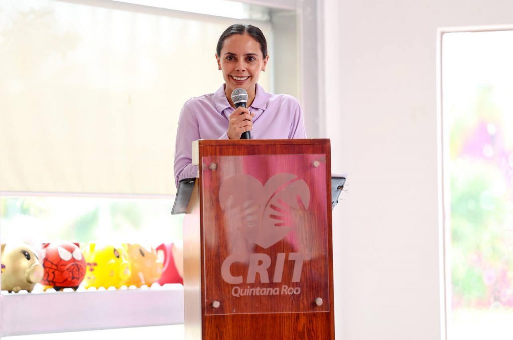 Ana Paty Peralta celebra historias de éxito en la graduación de 55 egresados del CRIT Quintana Roo