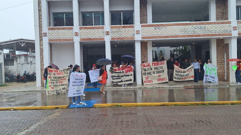 Maestros de Felipe Carrillo Puerto anuncian paro indefinido en protesta ...