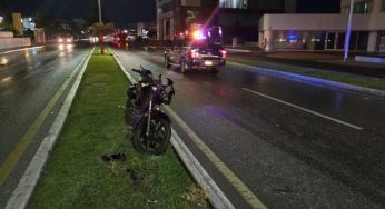 Motociclista derrapa en la Zona Hotelera; conductora salió disparada contra el pavimento