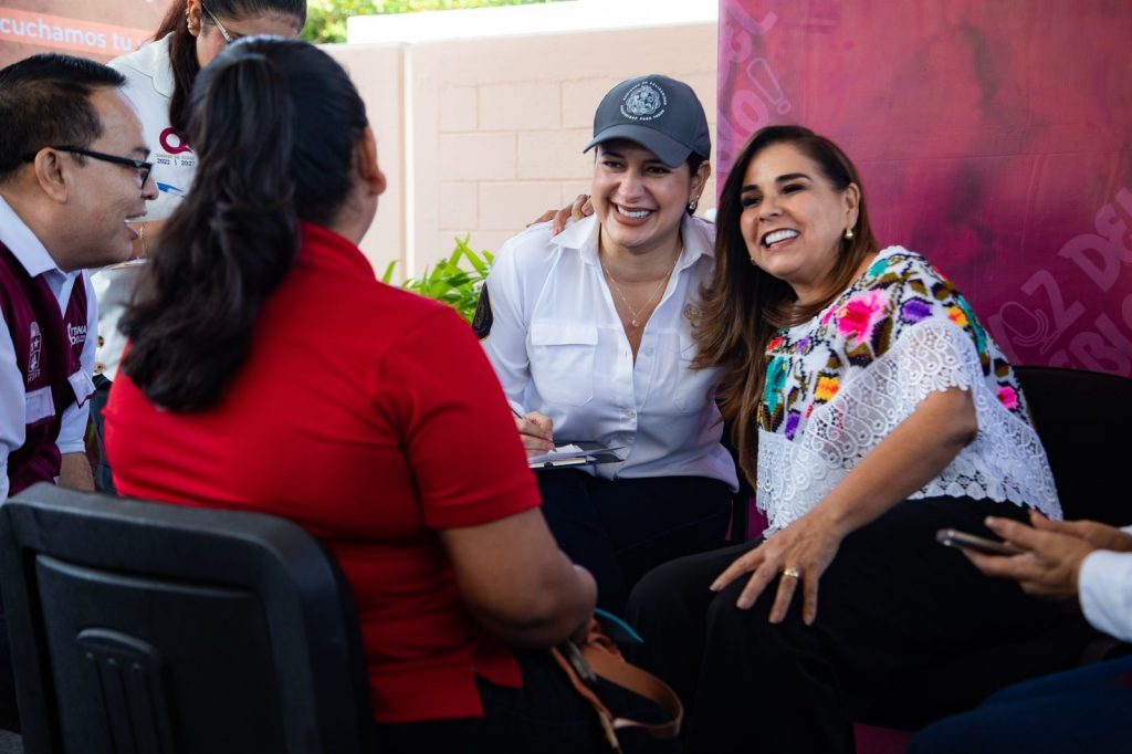 “La Voz del Pueblo” llega a Puerto Aventuras: Estefanía Mercado y Mara Lezama atienden las necesidades de la comunidad