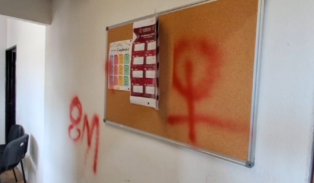 Abundan daños en oficinas de Ayuntamiento de Solidaridad, tras marcha de 8M