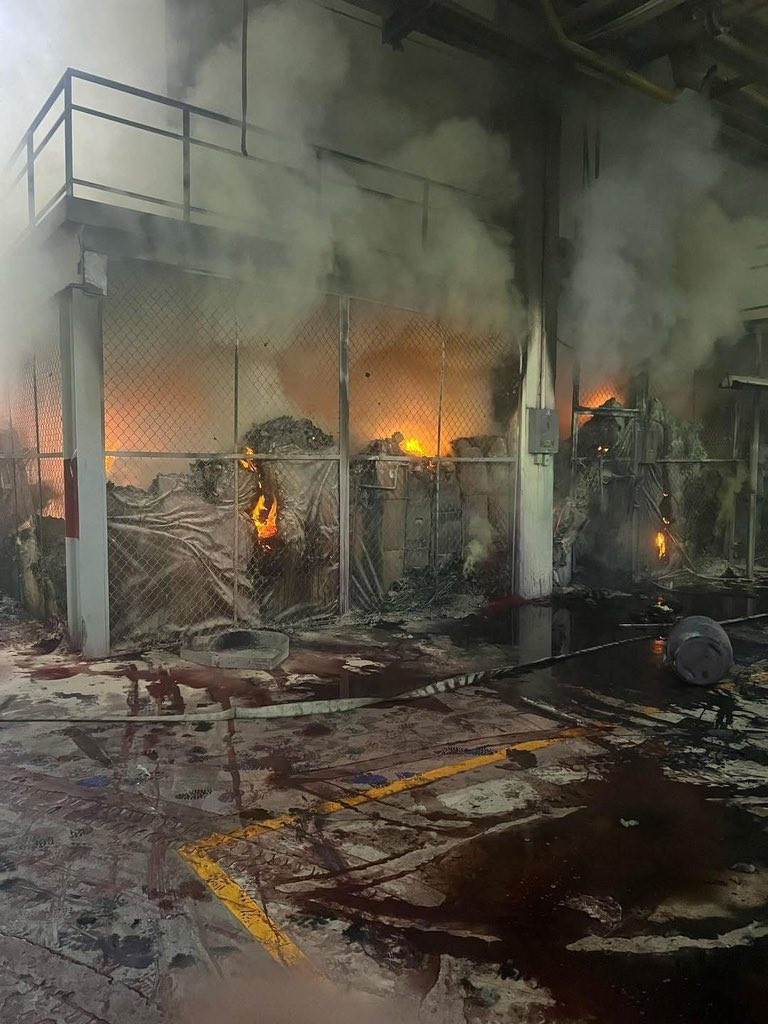 Arde fábrica de textiles en Tulancingo