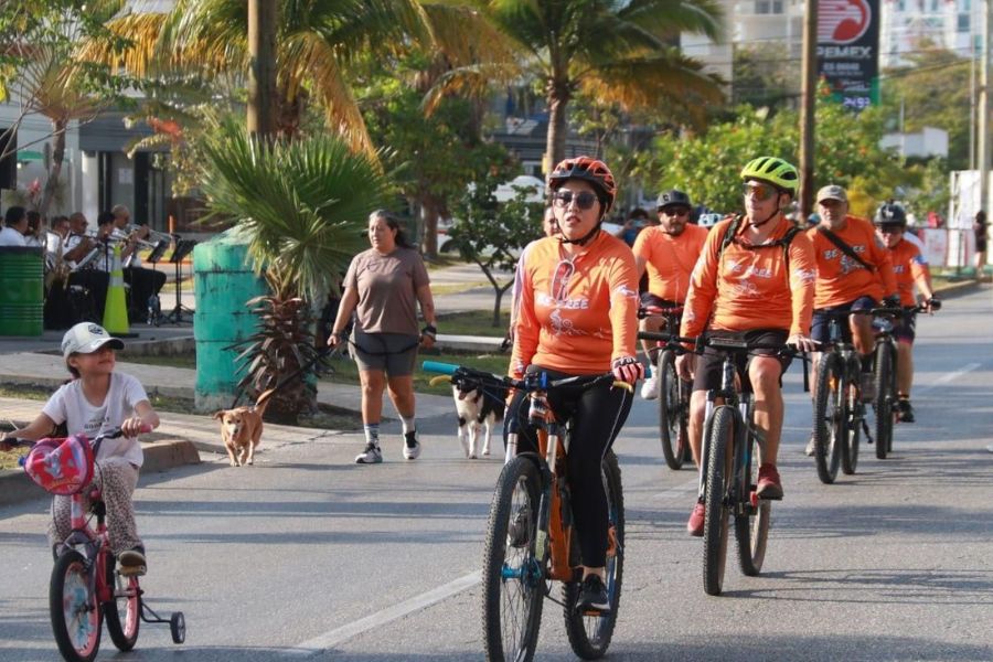 Realizan la tercera edición del Paseo Cancunense