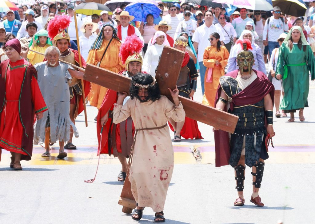Exitosa representación del Vía Crucis en Isla Mujeres