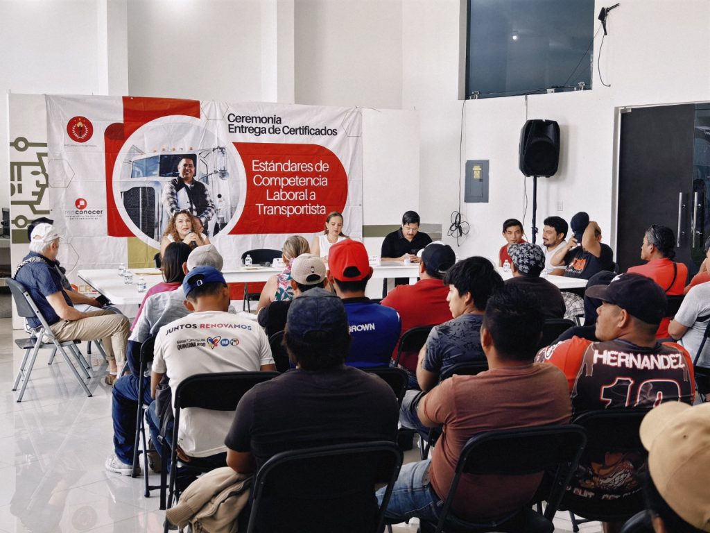 Certifican por primera vez a operadores de maquinaria en Q. Roo