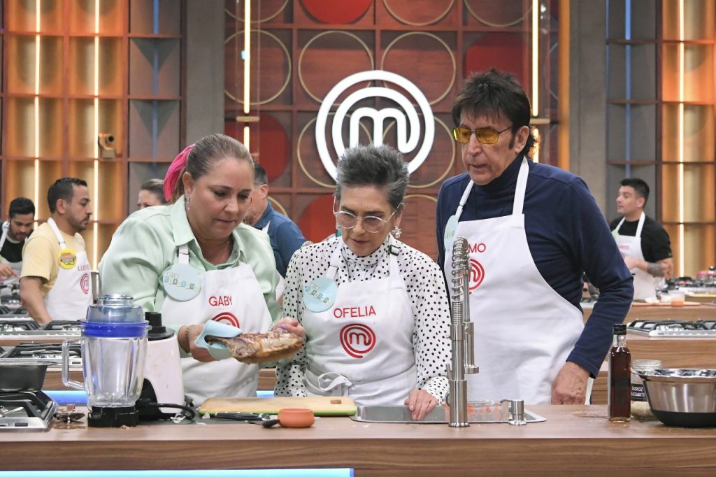 Aplausos para Memo Ríos, tercer expulsado de Masterchef Celebrity Generaciones