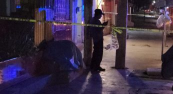 Mujer muere afuera de clínica privada tras supuesta atención médica deficiente