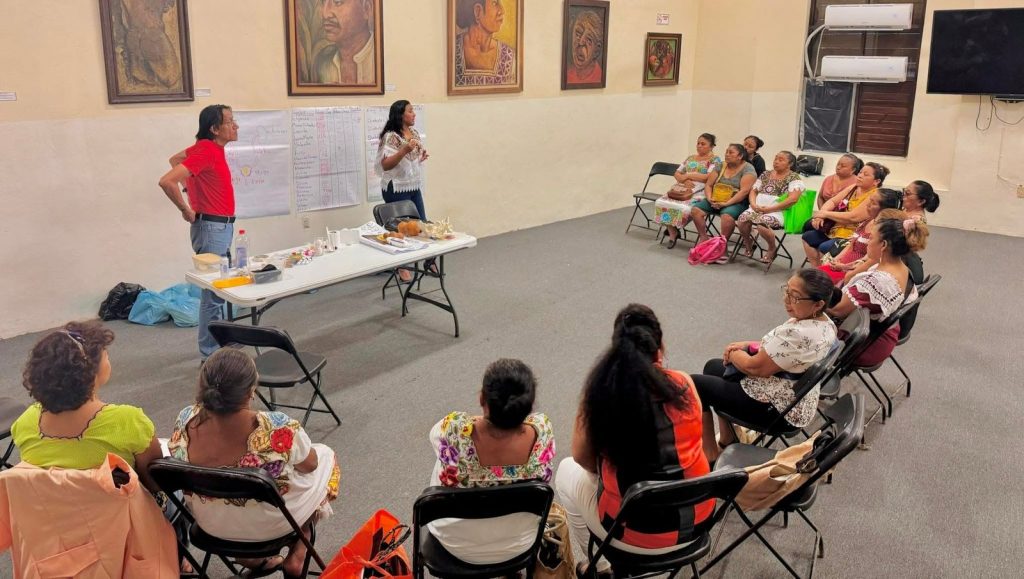 Certificarán a parteras mayas por salvar vidas