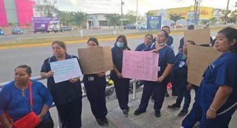 Protesta el personal de limpieza del ISSSTE en Chetumal por falta de prestaciones