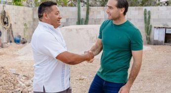 Presidente municipal de Tulum continúa visitas domiciliarias en la colonia Cristal