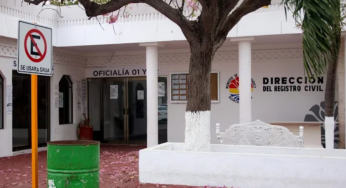 Registro Civil de Cancún entrega actas de nacimiento a adultos mayores