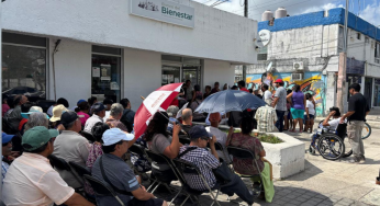 Saturan cancunenses Banco del Bienestar por pagos de pensiones