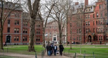 Gobierno de Trump revoca permiso a Harvard para recibir estudiantes extranjeros