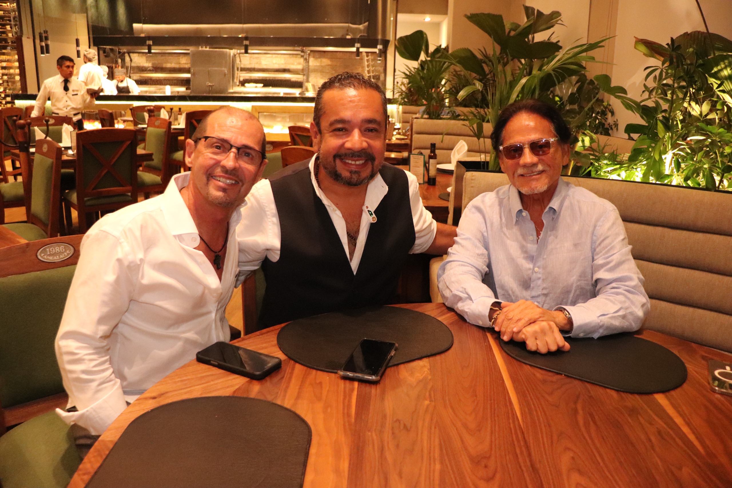 Los empresarios Sergio León y don Miguel Cantón Zetina destacaron que la unión promoverá valores comunitarios.