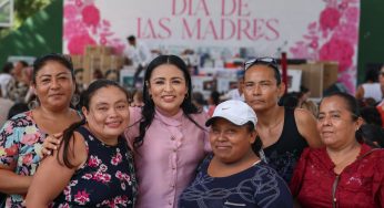 Homenaje de Blanca Merari a las madres que laboran en el ayuntamiento