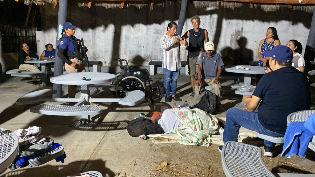 Atiende DIF Tulum a un hombre en situación de indigencia