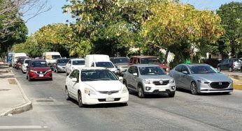 Saturación vial en Cancún se agrava por crecimiento urbano; Tránsito sugiere salir más temprano