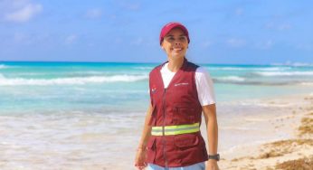 Encabeza Ana Paty Peralta jornada intensiva de limpieza de sargazo en playa Chac Mool