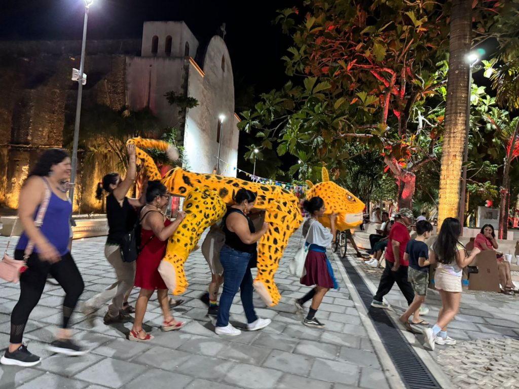 Felipe Carrillo Puerto promueve el reciclaje con una escultura de jaguar