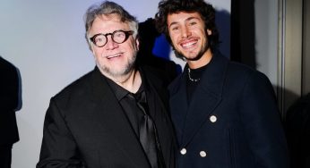 Guillermo del Toro recibe un pan de muerto de Juanpa Zurita