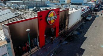 Investigan a particulares y funcionarios de Sonora por incendio de tienda Waldo’s