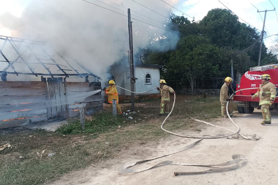 Incendio consume palapa en Kantunilkín