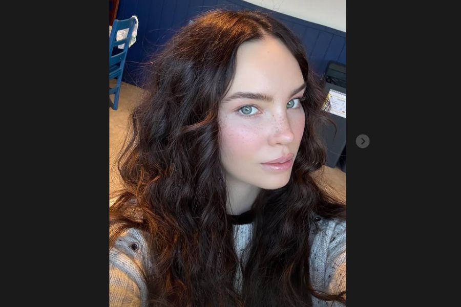 Belinda sorprende con nuevo look como Carlota