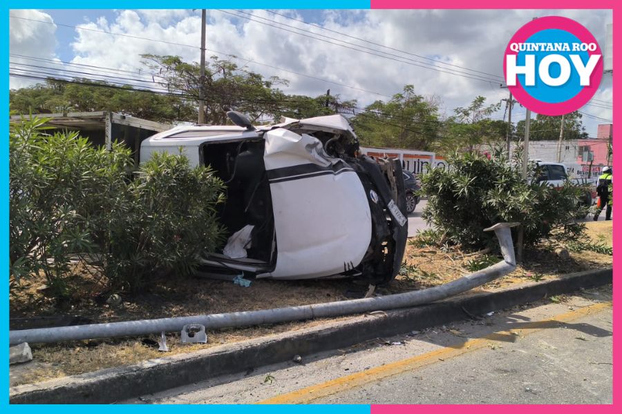 Vuelca camioneta en la López Portillo tras falla de neumático