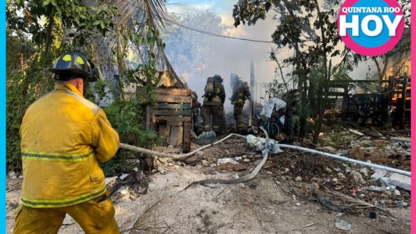 Voraz incendio consume vivienda