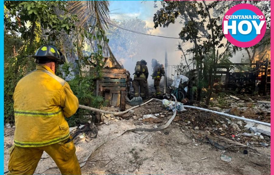 Voraz incendio consume vivienda