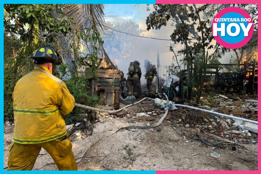 Voraz incendio consume vivienda